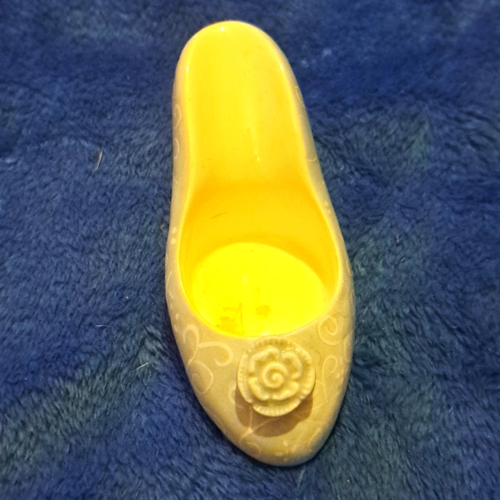 Porcelain shoe